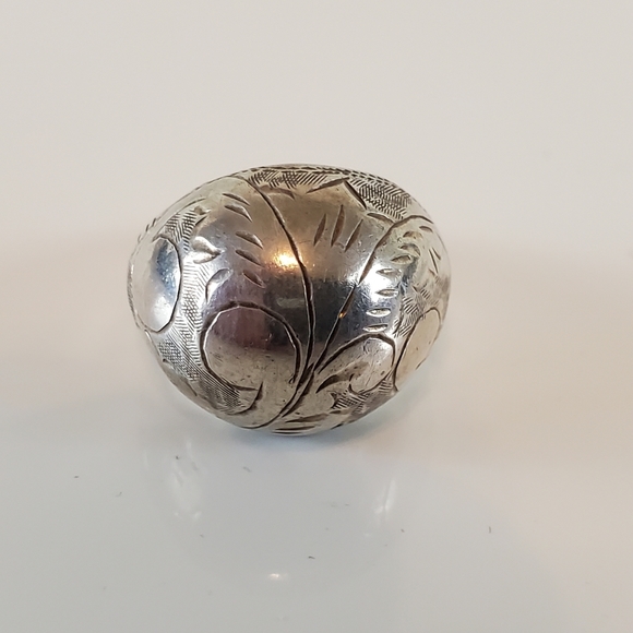 Vintage Sterling Silver Floral Engraved Design Ring Size 7 - Picture 1 of 4